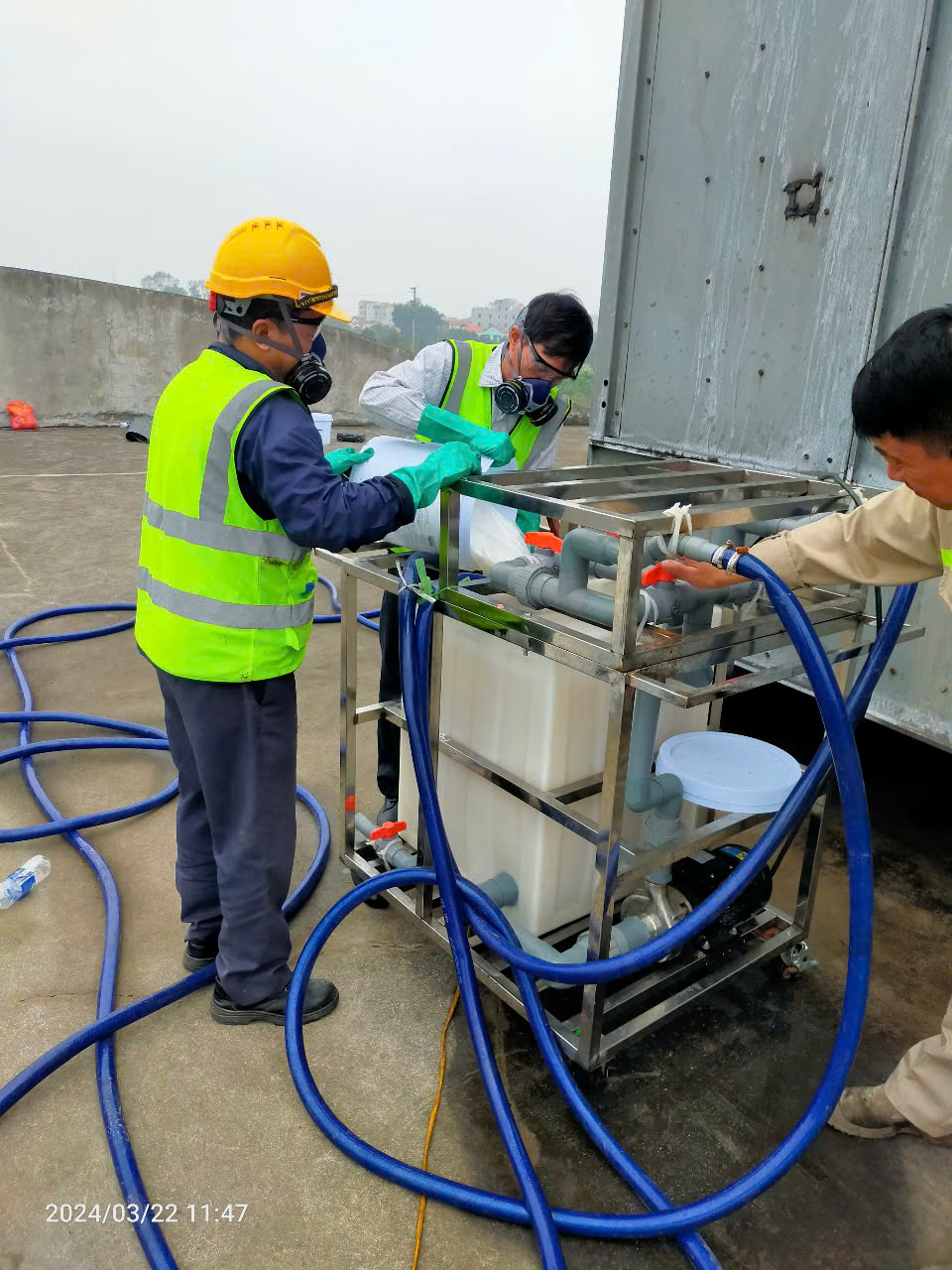 Tẩy cáu cặn giàn ngưng tụ NH3