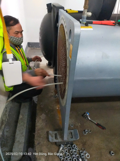 Vệ sinh Bình ngưng máy làm lạnh chiller