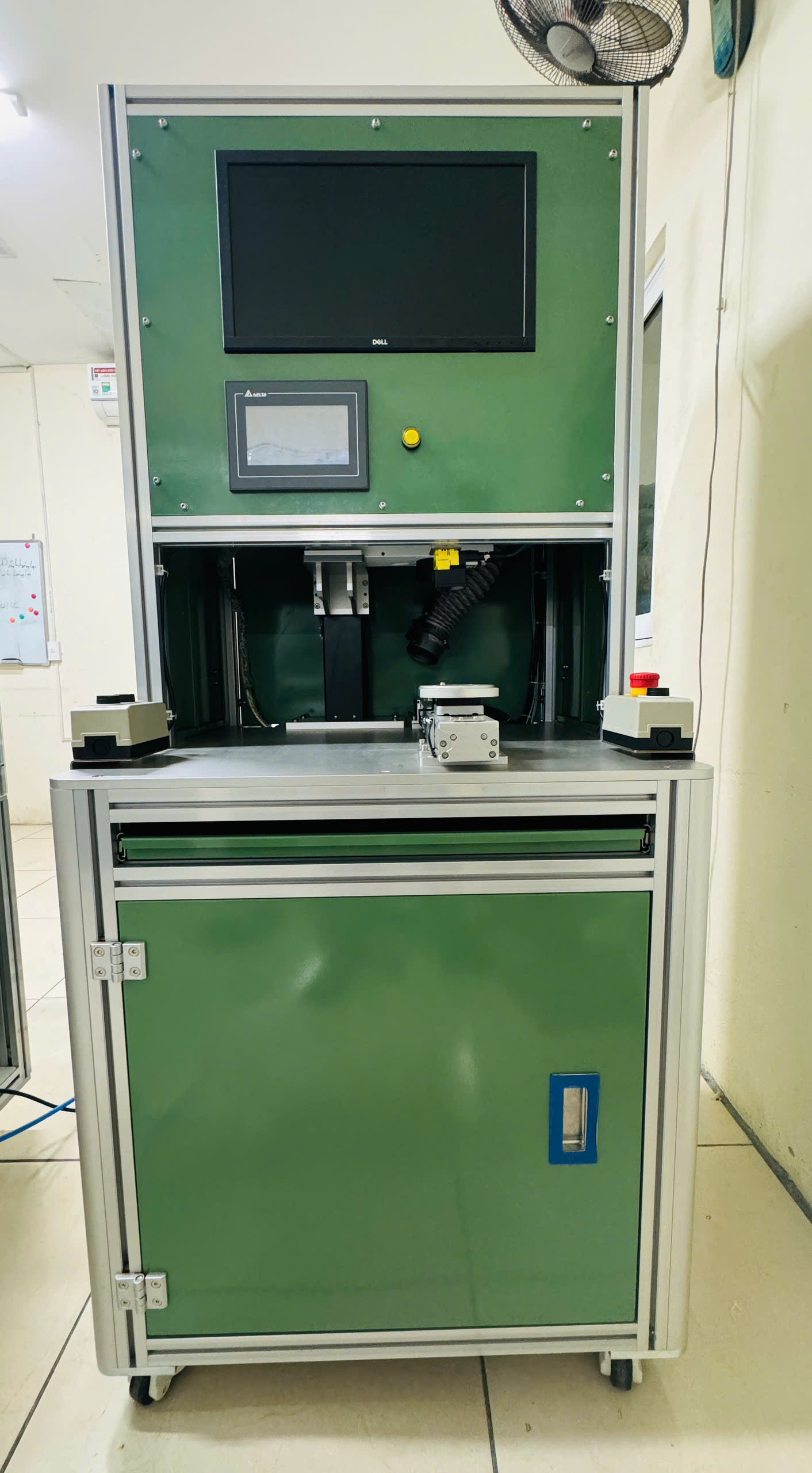 Máy khắc laser tự động