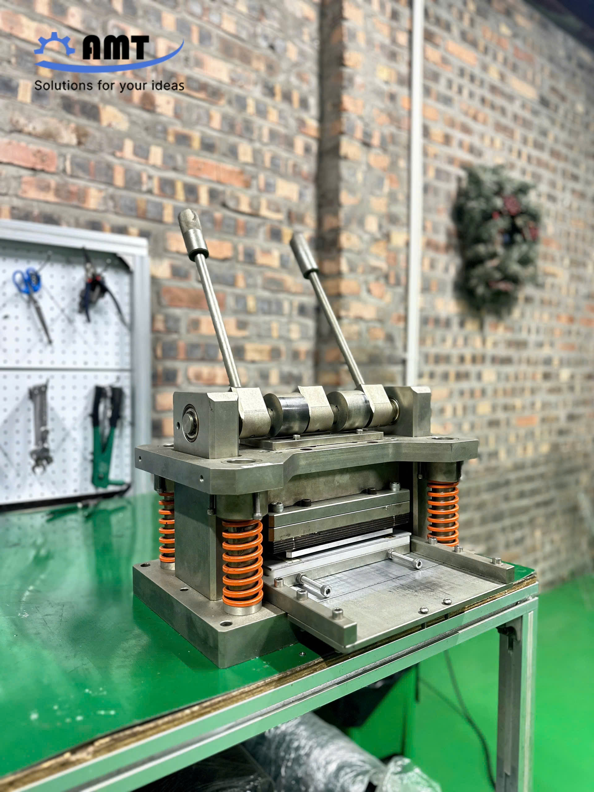 Khuôn cắt lá đồng