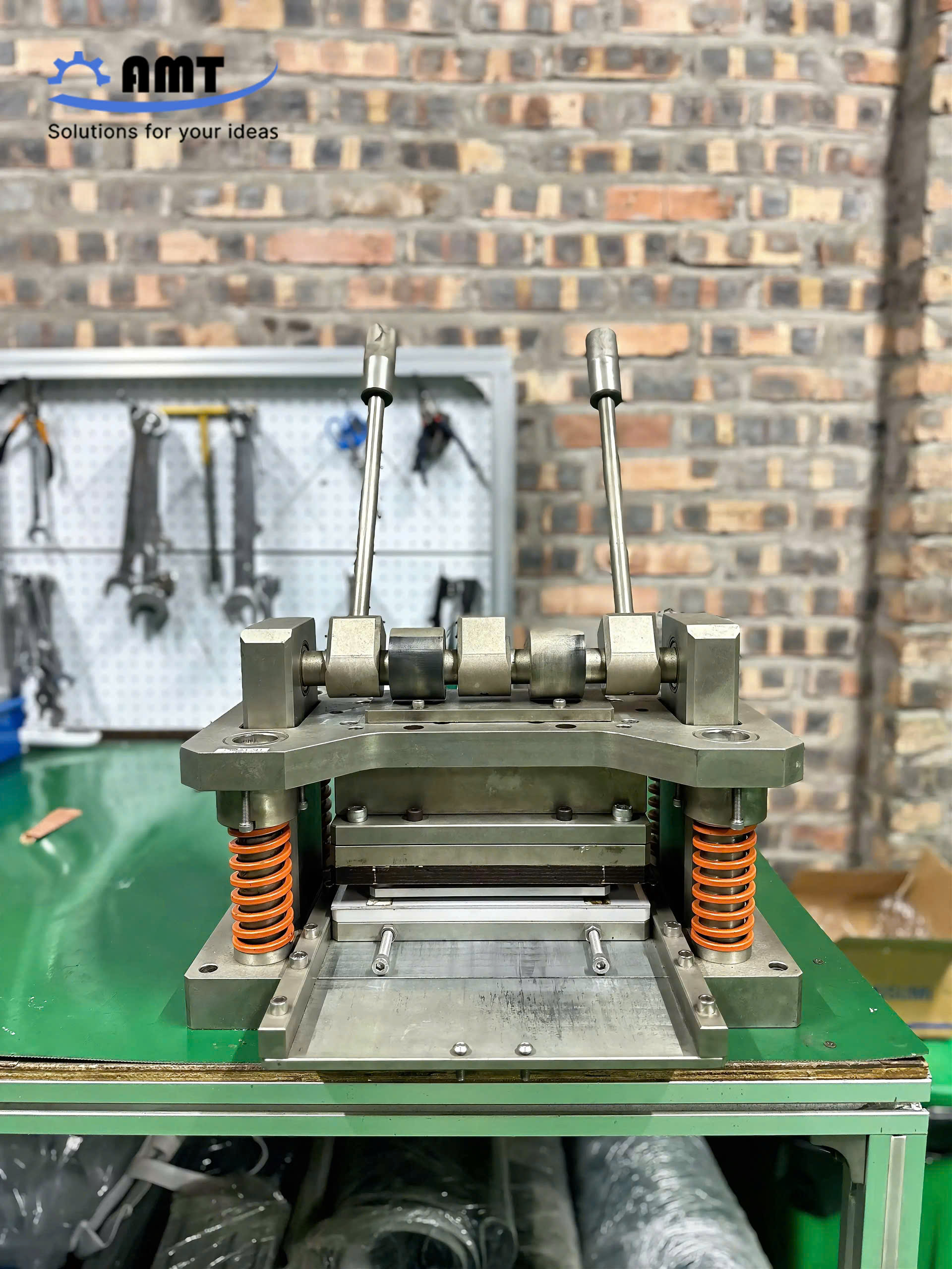 Khuôn cắt lá đồng