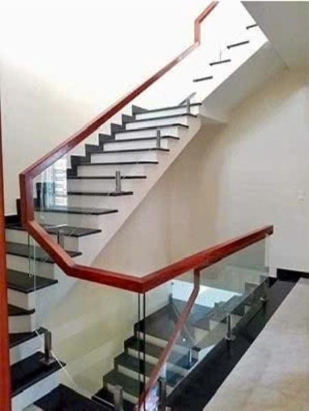 Cầu thang nhôm kính - Công Ty TNHH Sản Xuất Thương Mại Dịch Vụ Vinta Door Thái Tiến
