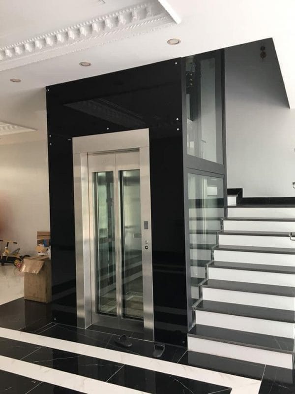 Thang máy tải khách