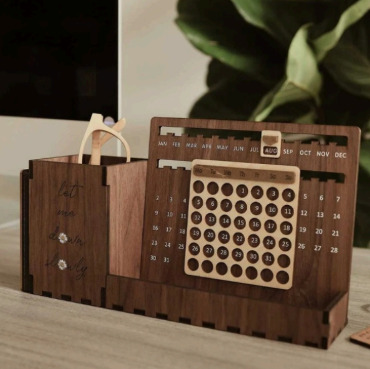 Lịch gỗ để bàn - Đồ Chơi WoodWander - Công Ty Cổ Phần Sản Xuất Và Thương Mại WoodWander