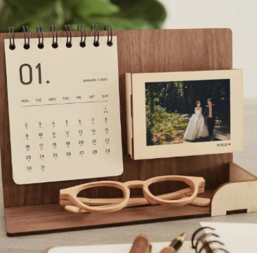 Lịch gỗ để bàn - Đồ Chơi WoodWander - Công Ty Cổ Phần Sản Xuất Và Thương Mại WoodWander