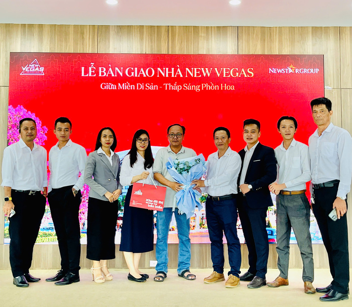 Lễ bàn giao nhà