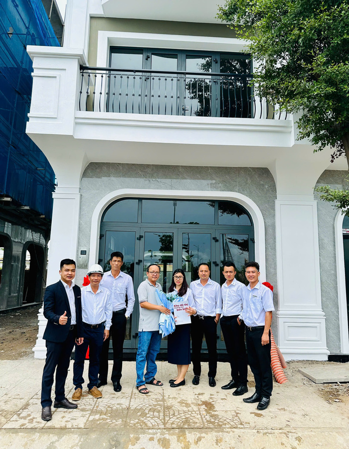 Lễ bàn giao nhà