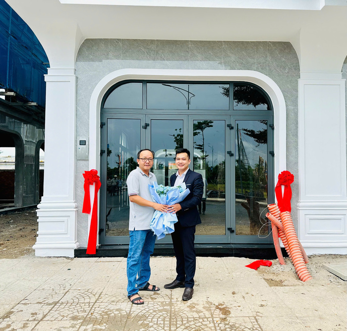 Lễ bàn giao nhà