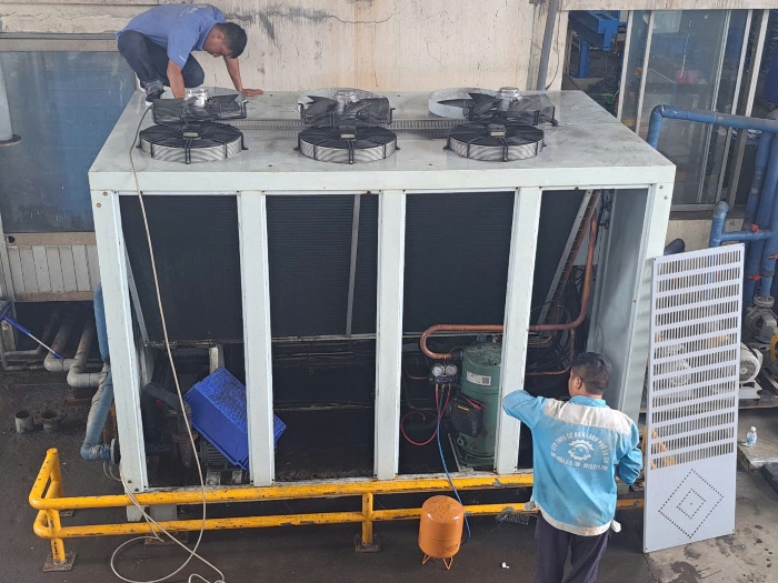 Sửa chữa chiller giải nhiệt bằng quạt gió - Cơ Điện Lạnh Phú An Gia - Công Ty TNHH Cơ Điện Lạnh Phú An Gia