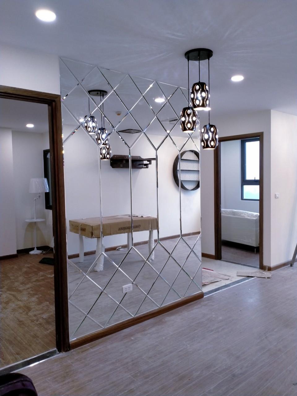 Gương ghép trang trí màu xám khói - Xưởng Cắt Gương Dán Tường Trang Trí Nghệ Thuật Theo Yêu Cầu Thủ Đô Glass - Công Ty Cổ Phần Thủ Đô Glass