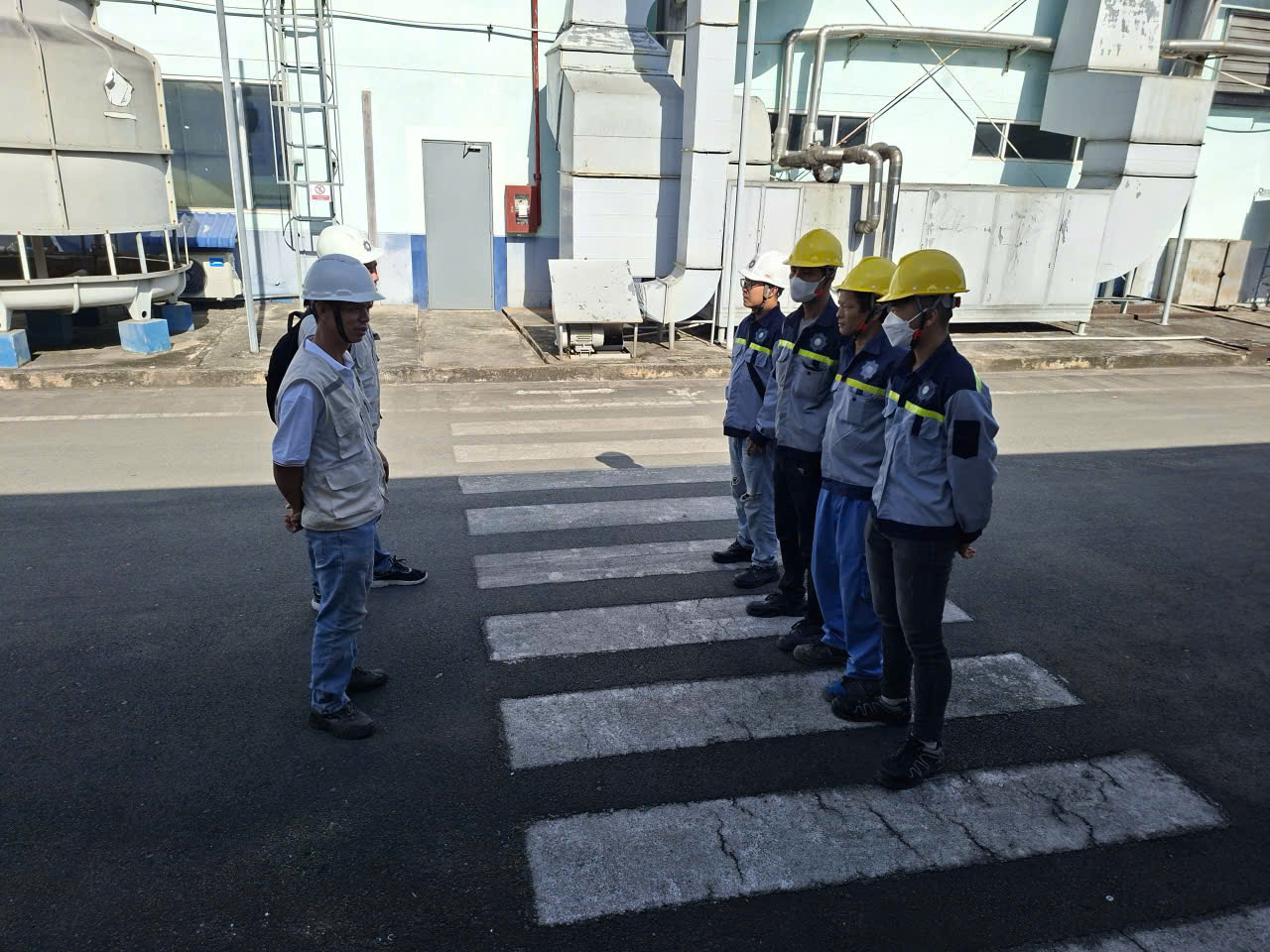 Thi công lắp đặt máy và đường ống công ty Tribeco - Cơ Khí Công Nghiệp Hoàng Nguyên Anh - Công Ty TNHH Dịch Vụ Cơ Khí Hoàng Nguyên Anh