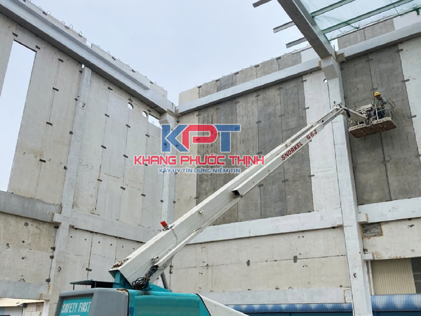 Xe nâng người - Xe Nâng Người Khang Phước Thịnh - Công Ty Trách Nhiệm Hữu Hạn Thương Mại Dịch Vụ Khang Phước Thịnh