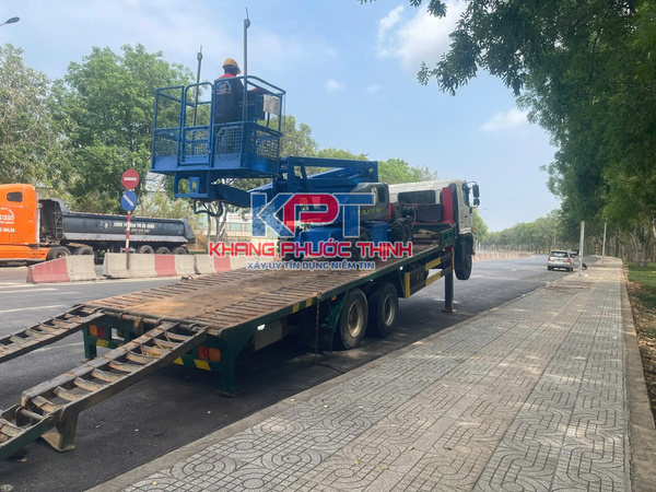 Xe nâng người - Xe Nâng Người Khang Phước Thịnh - Công Ty Trách Nhiệm Hữu Hạn Thương Mại Dịch Vụ Khang Phước Thịnh