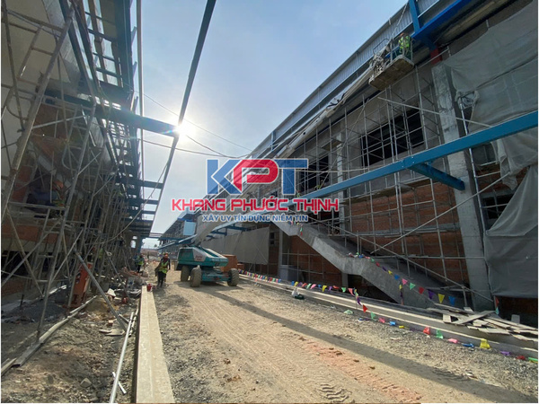 Xe nâng người - Xe Nâng Người Khang Phước Thịnh - Công Ty Trách Nhiệm Hữu Hạn Thương Mại Dịch Vụ Khang Phước Thịnh
