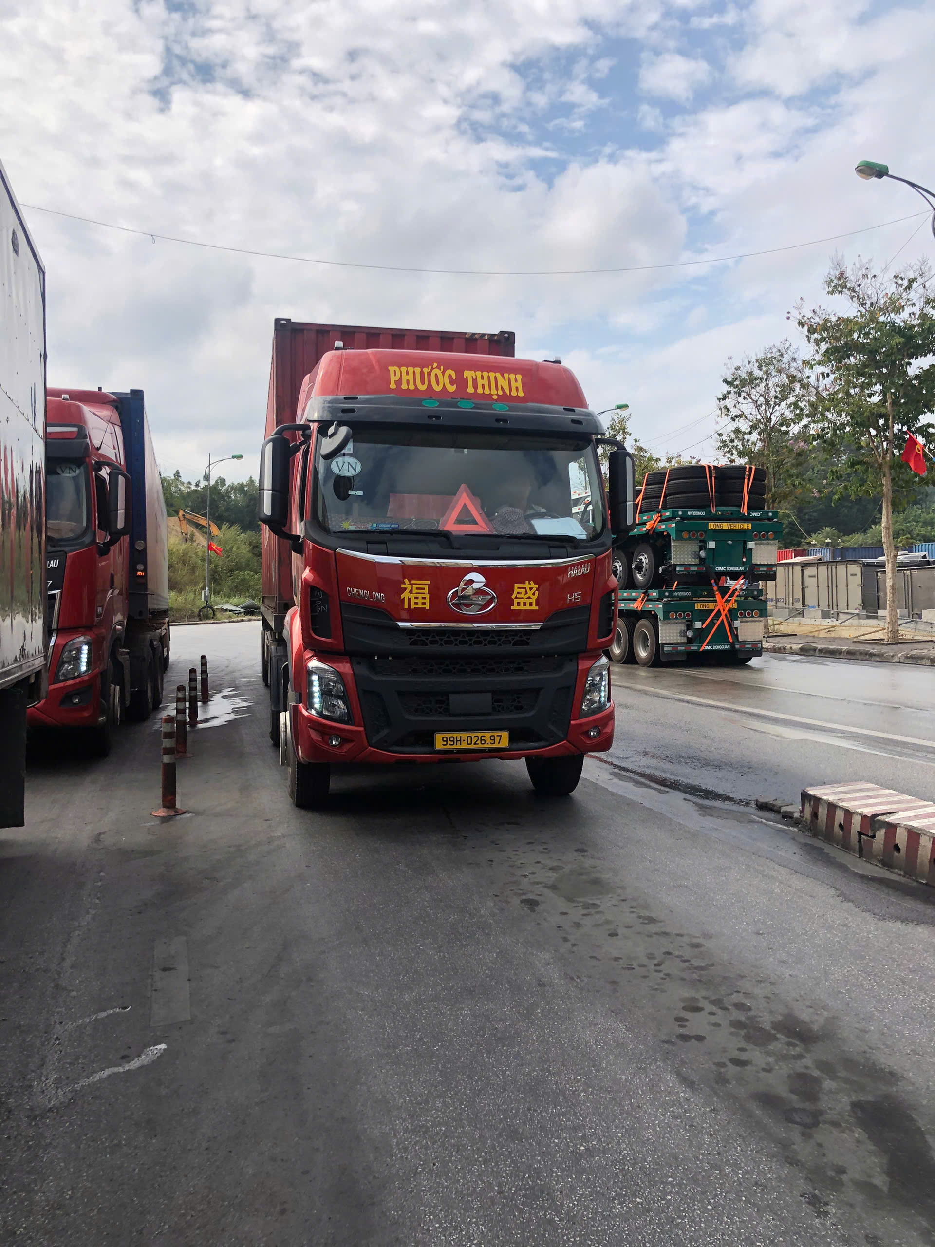 Hình ảnh đội xe - Phước Thịnh Logistics - Công Ty TNHH Thương Mại Và Vận Tải Quốc Tế Phước Thịnh