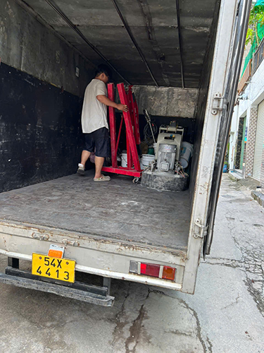 Hình ảnh máy móc, thi công đánh bóng sàn - Đánh Bóng Sàn Kim Yến - Công Ty TNHH Đầu Tư Xây Dựng Thương Mại Kim Yến