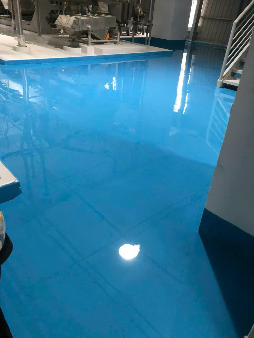 Thi công sơn epoxy - Đánh Bóng Sàn Kim Yến - Công Ty TNHH Đầu Tư Xây Dựng Thương Mại Kim Yến