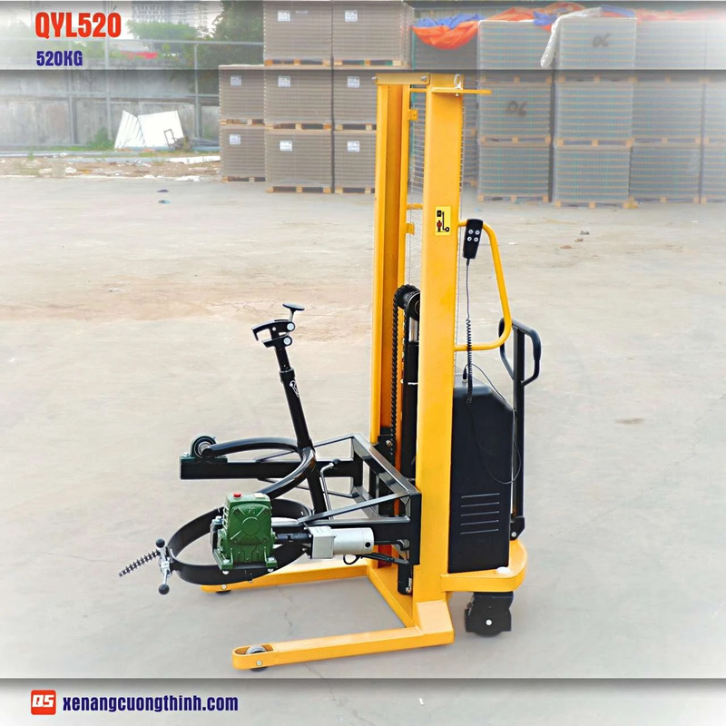 Xe nâng thùng phuy bằng điện bán tự động - Xe Nâng Cường Thịnh - Công Ty TNHH Xe Nâng Cường Thịnh