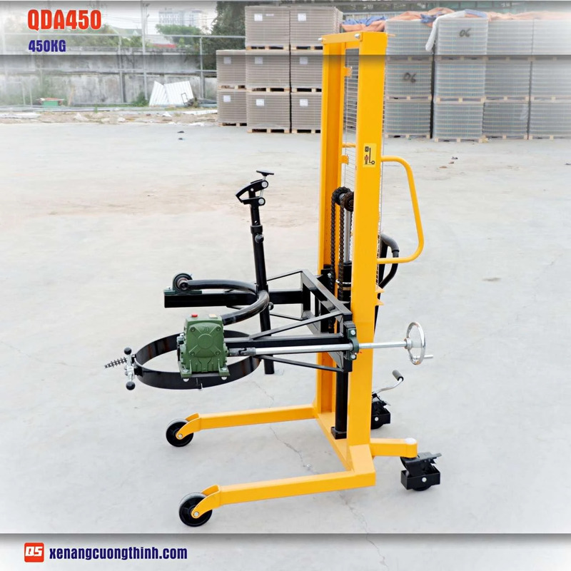 Xe nâng thùng phuy bằng tay - Xe Nâng Cường Thịnh - Công Ty TNHH Xe Nâng Cường Thịnh