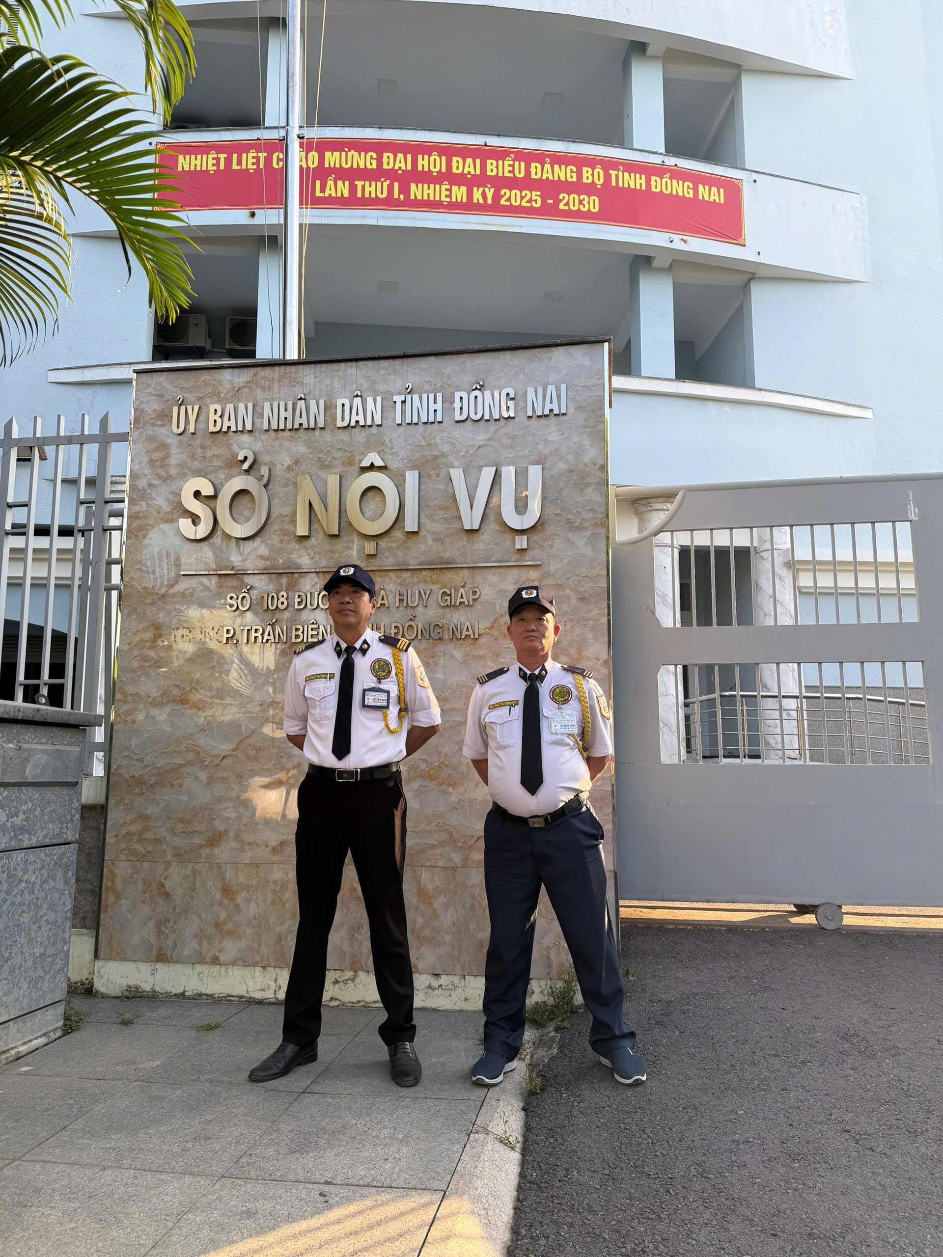 Dịch vụ bảo vệ cơ quan