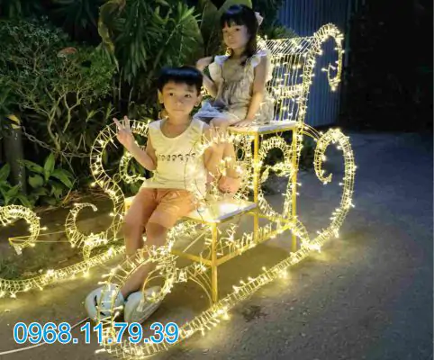 Mô hình xe kéo ông giá noel quấn led