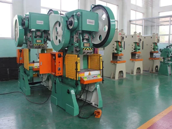 Máy đột dập - Gia Công Kim Loại Tấm Minh Quang - Công Ty TNHH Cơ Khí Chế Tạo Minh Quang