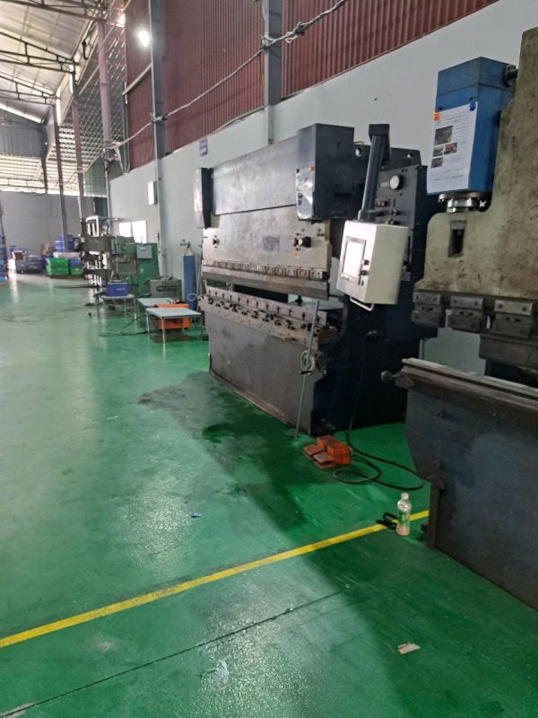 Máy chấn - Gia Công Kim Loại Tấm Minh Quang - Công Ty TNHH Cơ Khí Chế Tạo Minh Quang