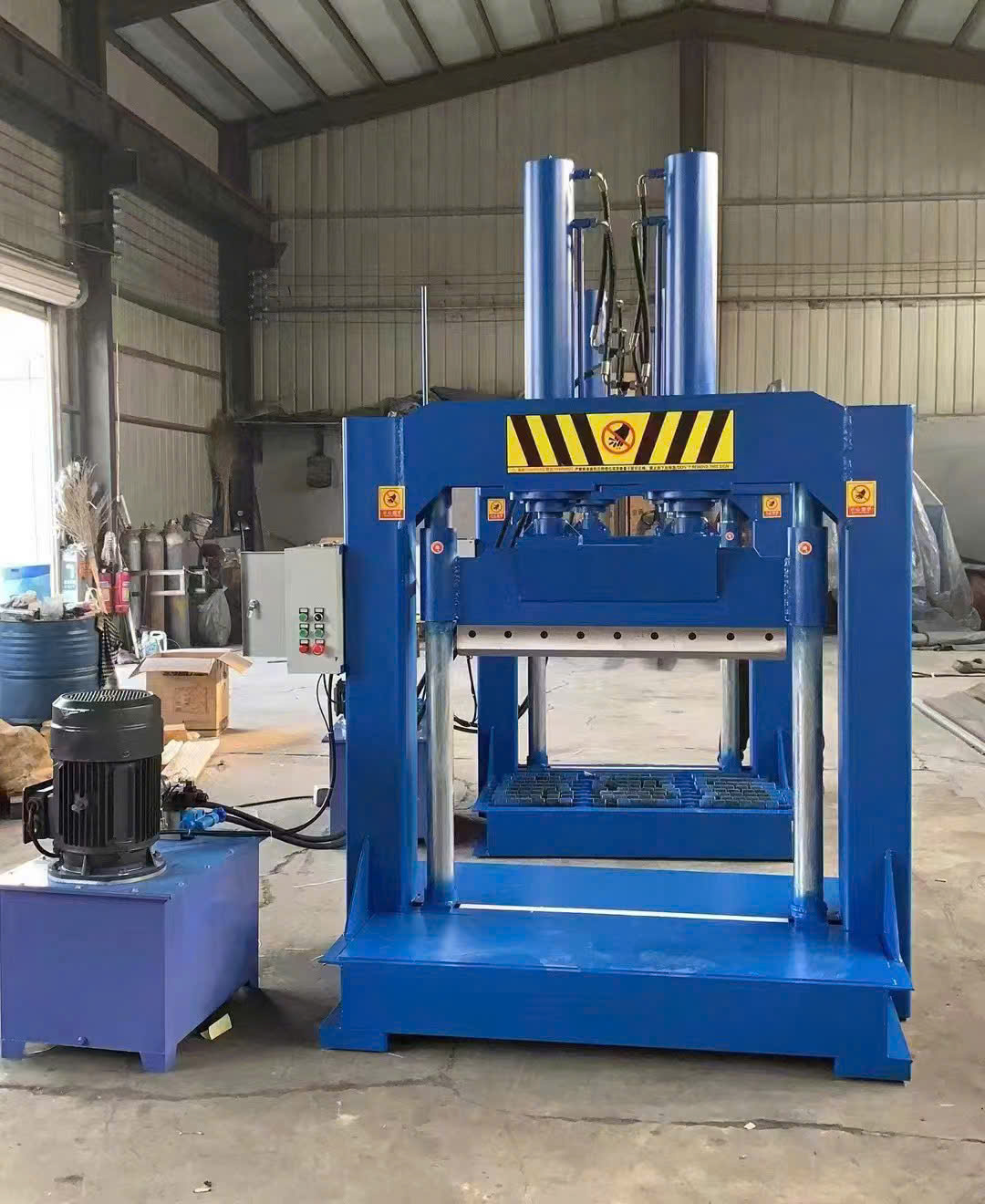 Máy chấn nhựa - Máy Móc Ngành Nhựa Bảo Long - Công Ty TNHH Thiết Bị Bảo Vệ Môi Trường Bảo Long
