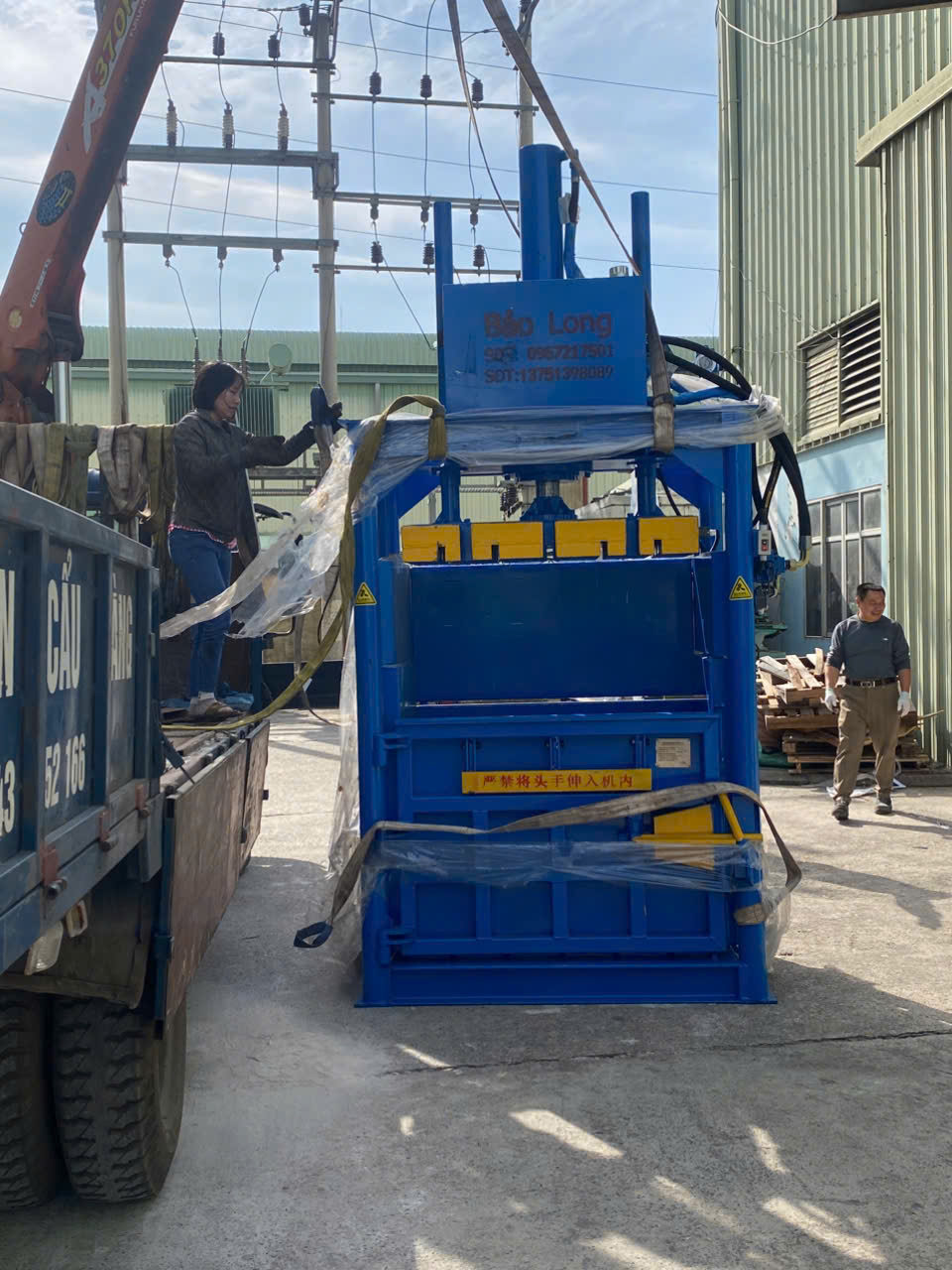 Máy ép kiện nhựa - Máy Móc Ngành Nhựa Bảo Long - Công Ty TNHH Thiết Bị Bảo Vệ Môi Trường Bảo Long