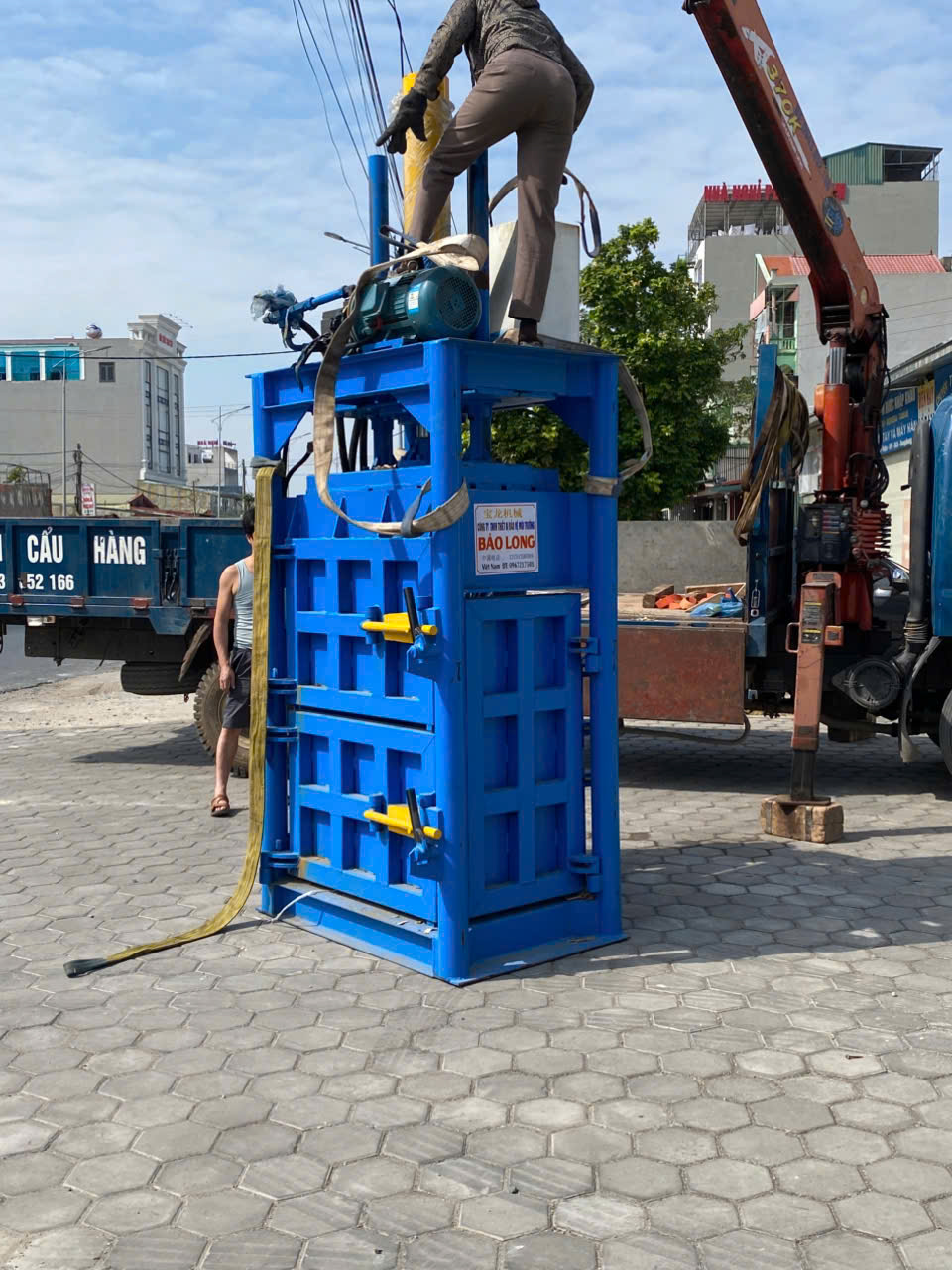 Máy ép kiện nhựa - Máy Móc Ngành Nhựa Bảo Long - Công Ty TNHH Thiết Bị Bảo Vệ Môi Trường Bảo Long