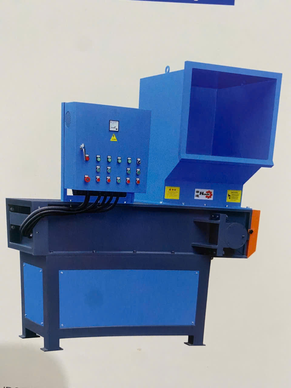 Máy nghiền nhựa 1 trục - Máy Móc Ngành Nhựa Bảo Long - Công Ty TNHH Thiết Bị Bảo Vệ Môi Trường Bảo Long