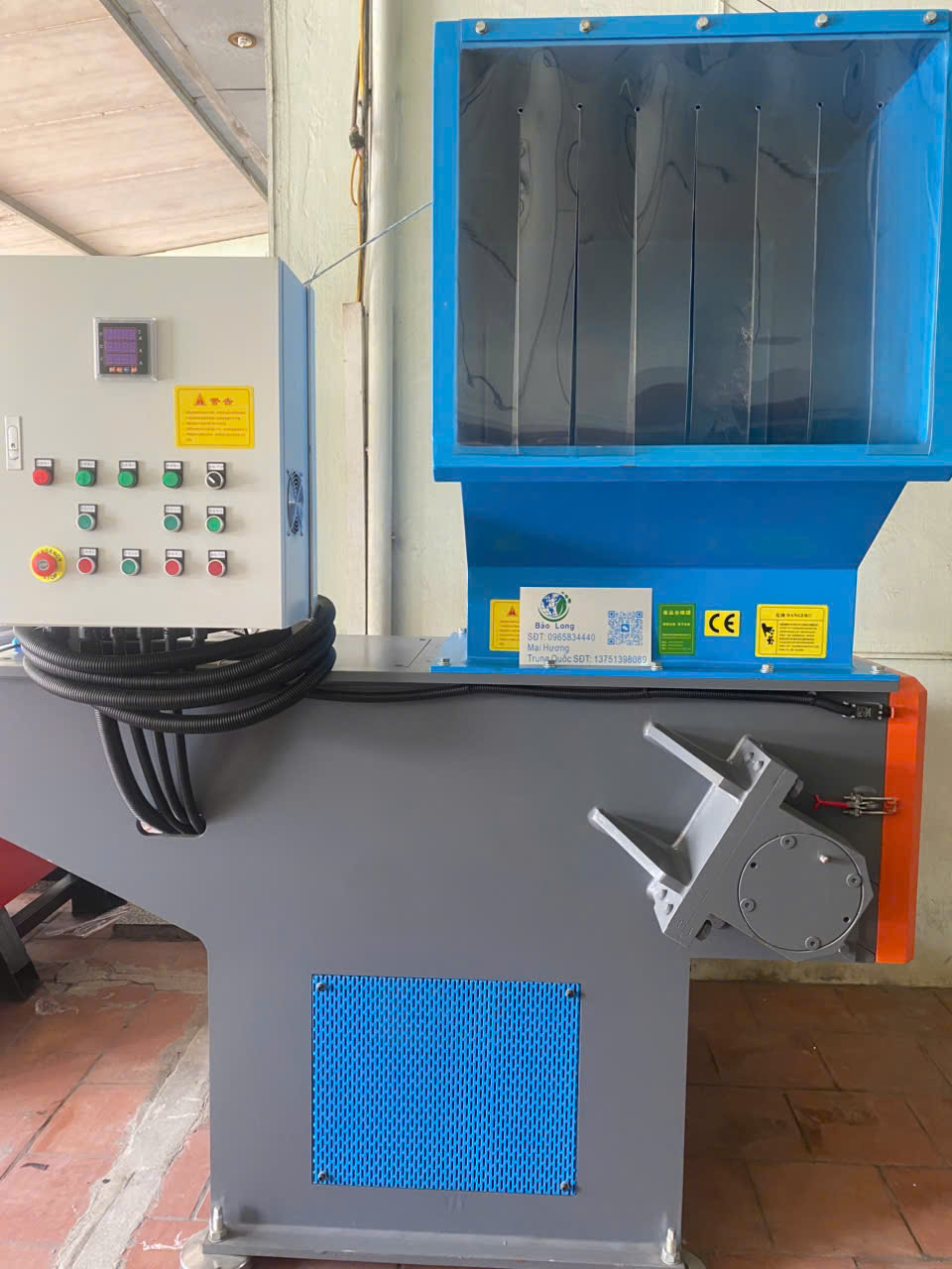 Máy nghiền nhựa 1 trục - Máy Móc Ngành Nhựa Bảo Long - Công Ty TNHH Thiết Bị Bảo Vệ Môi Trường Bảo Long