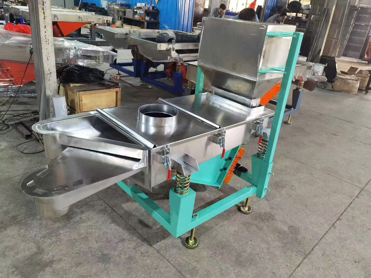 Máy sàng rung ngành nhựa - Máy Móc Ngành Nhựa Bảo Long - Công Ty TNHH Thiết Bị Bảo Vệ Môi Trường Bảo Long