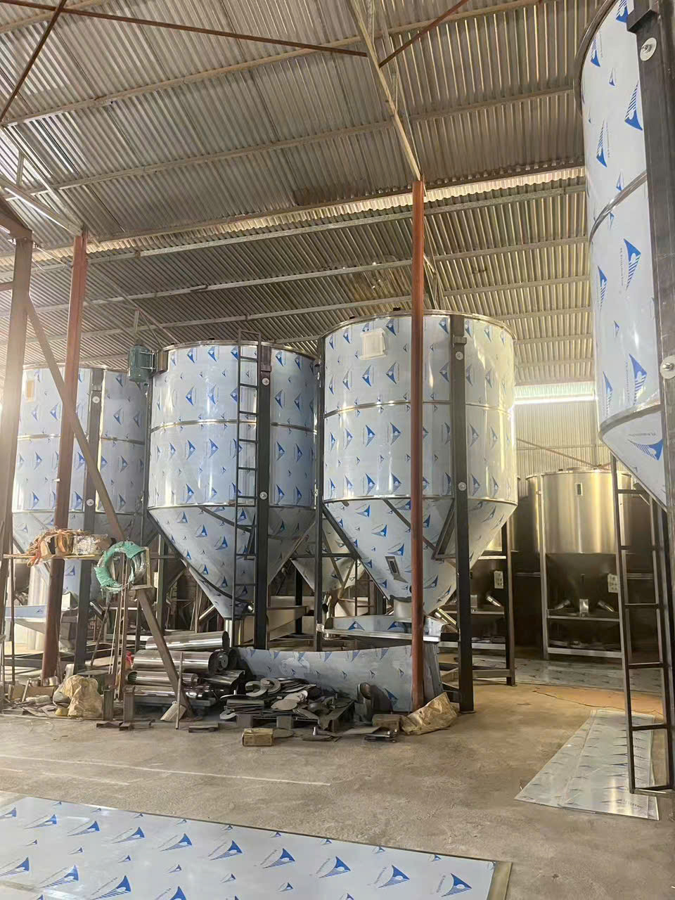 Máy trộn nhựa đứng - Máy Móc Ngành Nhựa Bảo Long - Công Ty TNHH Thiết Bị Bảo Vệ Môi Trường Bảo Long
