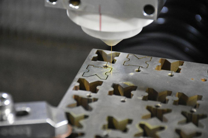 Cắt dây EDM - Chế Tạo Và Cung Ứng Vật Tư Minh Anh - Công Ty TNHH Sản Xuất Chế Tạo Và Cung Ứng Vật Tư Minh Anh