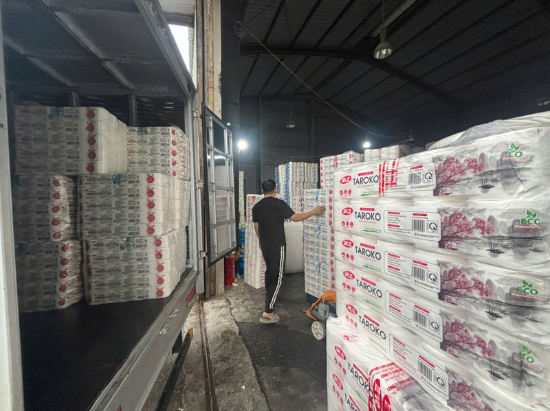 Hình ảnh kho hàng Đạt Linh Hương - Gia Công Giấy Vệ Sinh - Công Ty TNHH Đầu Tư Phát Triển Thương Mại Và Dịch Vụ Đạt Linh Hương