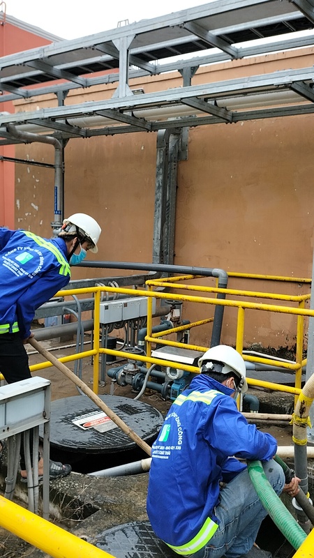 Vệ sinh bể chứa bùn thải - Công Ty TNHH DNA Bạch Kim