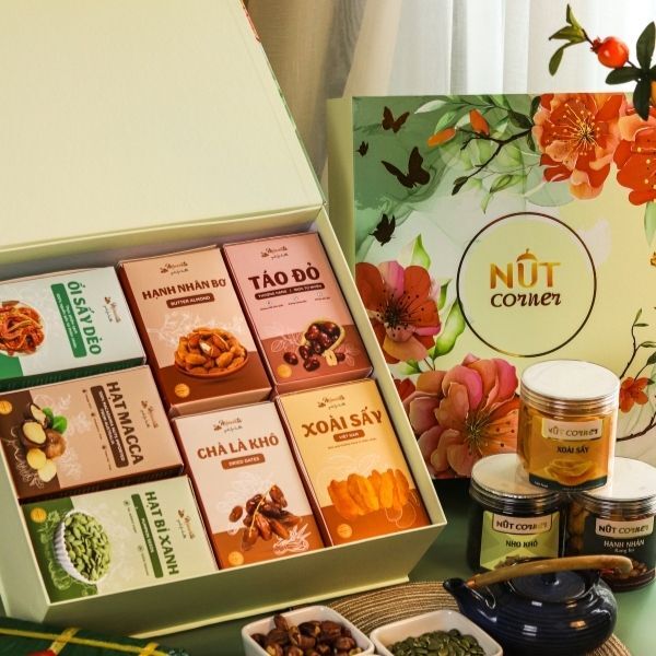 Hộp quà tết Hoa Xuân - Nut Corner – Đơn Vị Cung Cấp Quà Tặng Tết thuộc Công Ty TNHH Vườn Hạt (Nut Garden Ltd)