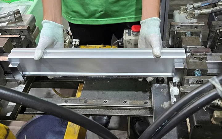 Hình ảnh nhà máy sản xuất công ty Saburoku - Nhôm Saburoku - Công Ty CP Công Nghệ Saburoku