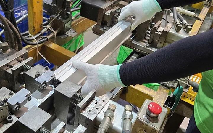 Hình ảnh nhà máy sản xuất công ty Saburoku - Nhôm Saburoku - Công Ty CP Công Nghệ Saburoku