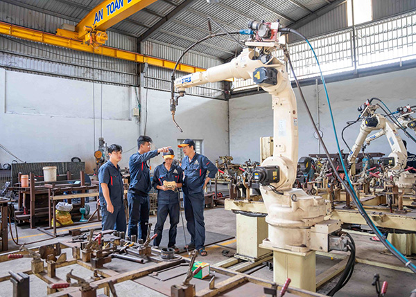 Hình ảnh nhà xưởng công ty Hogico Hoàng Giang - Máy Móc Nông Nghiệp Hoàng Giang - Công Ty TNHH 01 TV SX-TM & DV Hoàng Giang