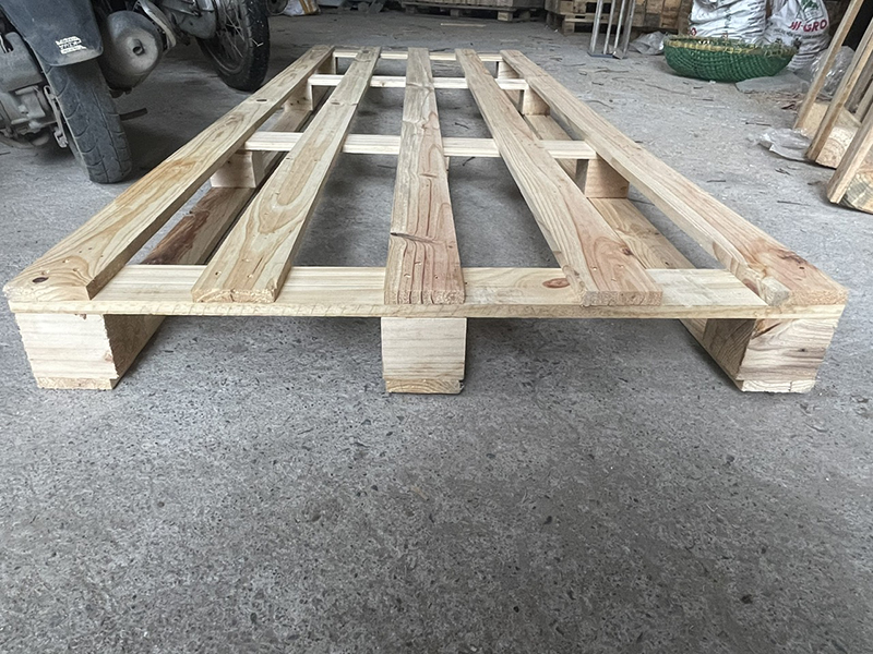 Pallet gỗ