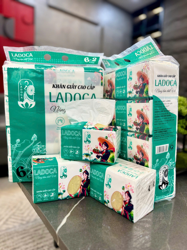 Giấy rút nhỡ Ladoca 8 gói/bịch - Giấy Vệ Sinh LADOCA - Công Ty Cổ Phần Sản Xuất Kinh Doanh Giấy Hồng Phát