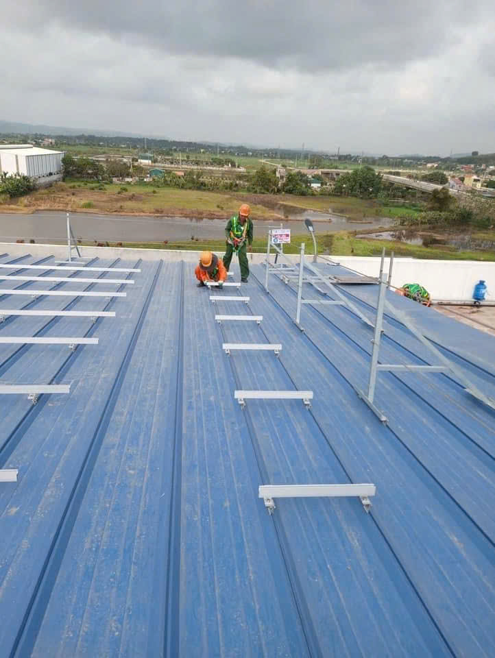 Thi công điện năng lượng mặt trời - Nhà Thầu Cơ Điện Lê Hà Quảng Trị - Công Ty TNHH Lê Hà Quảng Trị