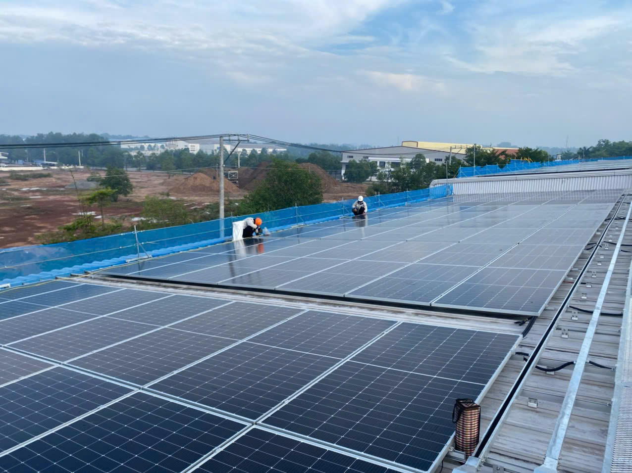 Thi công điện năng lượng mặt trời - Nhà Thầu Cơ Điện Lê Hà Quảng Trị - Công Ty TNHH Lê Hà Quảng Trị