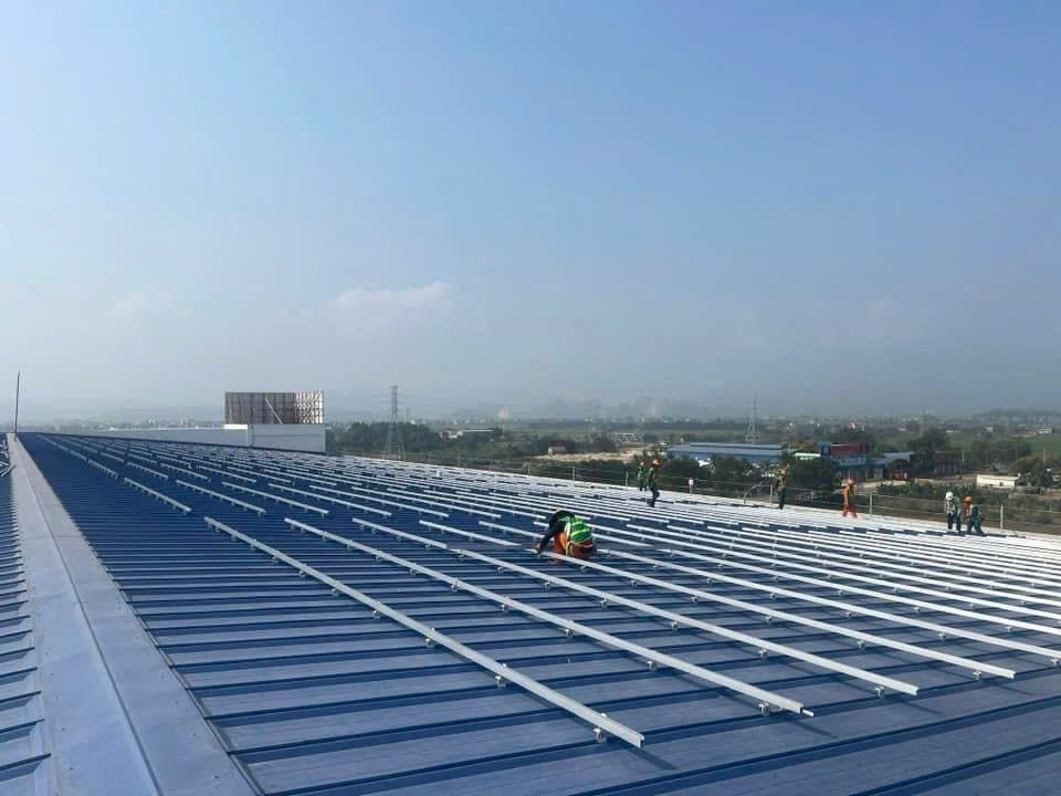 Thi công điện năng lượng mặt trời - Nhà Thầu Cơ Điện Lê Hà Quảng Trị - Công Ty TNHH Lê Hà Quảng Trị