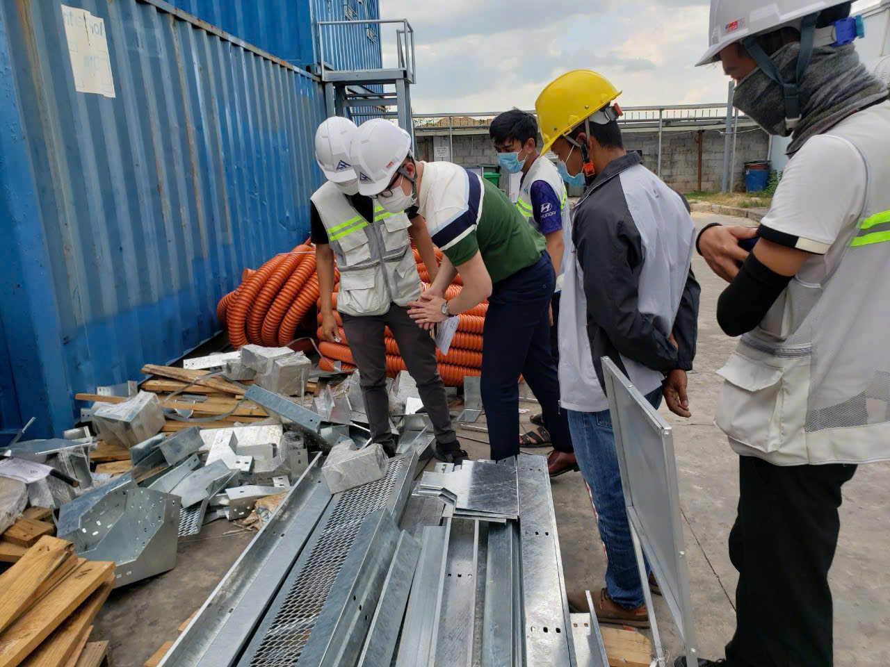Thi công hệ thống điện - Nhà Thầu Cơ Điện Lê Hà Quảng Trị - Công Ty TNHH Lê Hà Quảng Trị