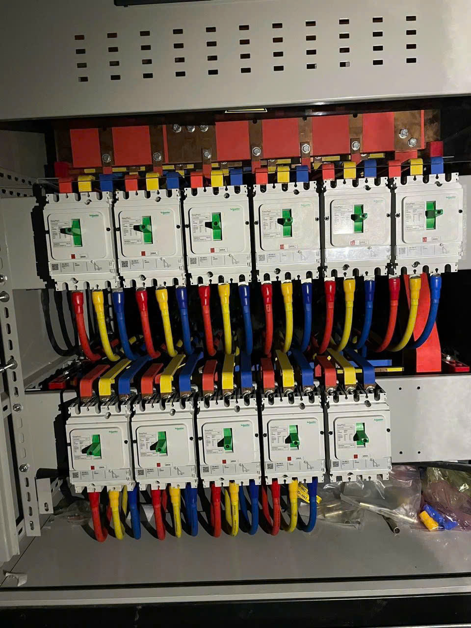 Thi công hệ thống điện - Nhà Thầu Cơ Điện Lê Hà Quảng Trị - Công Ty TNHH Lê Hà Quảng Trị