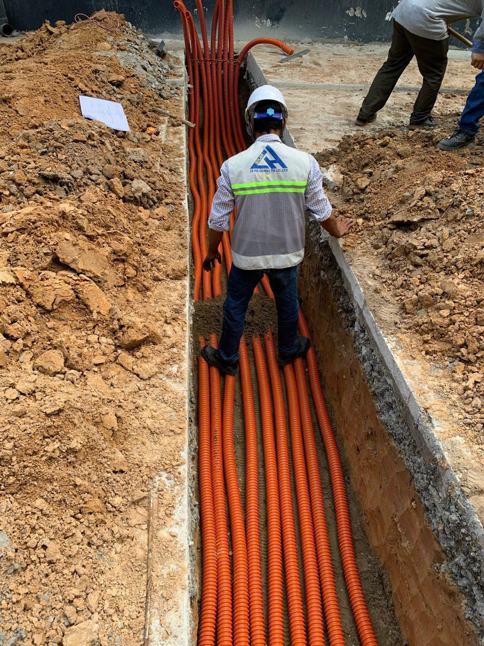 Thi công hệ thống điện - Nhà Thầu Cơ Điện Lê Hà Quảng Trị - Công Ty TNHH Lê Hà Quảng Trị