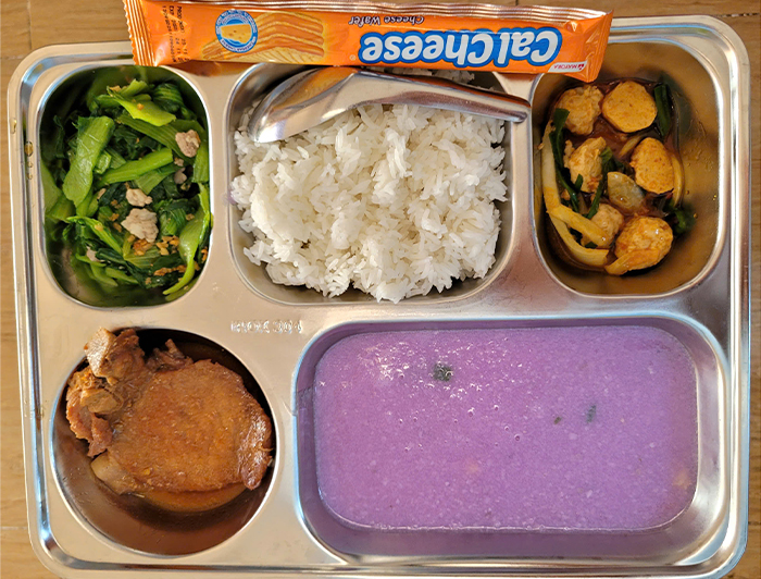 Canh khoai mỡ, cá kho, rau cải xào
